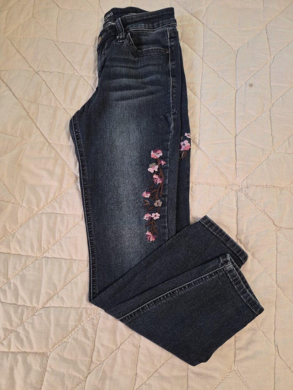 Crown & Ivy Petite Skinny- Floral Embroidered Jeans - Size 6 P
